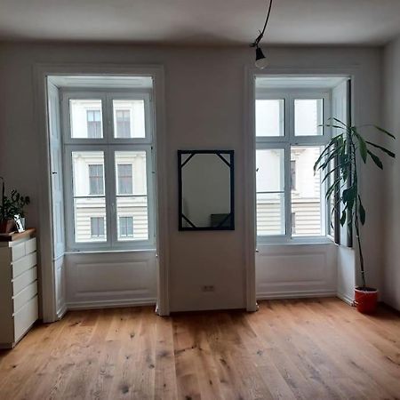 Sehr Zentral Gelegen Apartment Виена Екстериор снимка