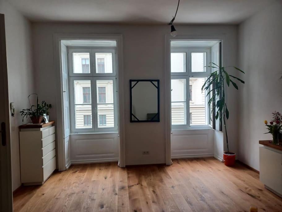 Sehr Zentral Gelegen Apartment Виена Екстериор снимка