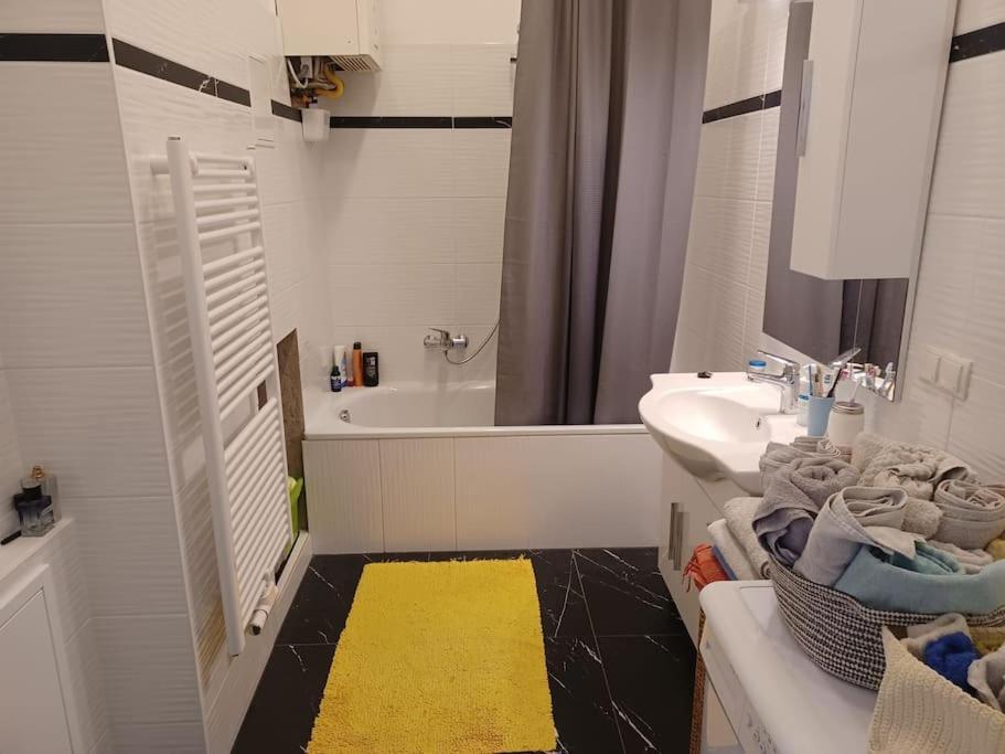 Sehr Zentral Gelegen Apartment Виена Екстериор снимка